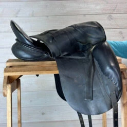 Used Revere Dressage Saddle 17.5/M -Equine Worlds 322 R Flap 10381.1684363643
