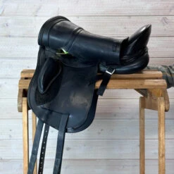 Used Schleese HK Dressage Saddle 17.5/MW -Equine Worlds 327 L Flap 71549.1684874704