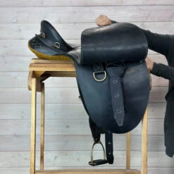 Used Porter's Stockman Drafter Australian Saddle 16/W -Equine Worlds 328 R Flap 44421.1686182215