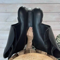 Used Stubben Genesis CL Dressage Saddle 17/N -Equine Worlds 332 Channel Measurement 44811.1687460932