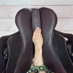 Used CWD 2GS Close Contact Saddle 18/M -Equine Worlds 333 Channel Measurement 95481.1687462084