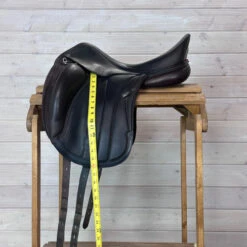 Used Equipe Viktoria Monoflap Dressage Saddle 17.5/W -Equine Worlds 334 Flap Length 88012.1687461323