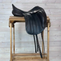 Used Equipe Viktoria Monoflap Dressage Saddle 17.5/W -Equine Worlds 334 R Side 45608.1687461297