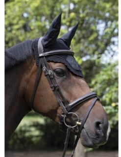 LeMieux Acoustic Pro Fly Hood 15 LeMieux Acoustic Pro Fly Hood -Equine Worlds acoustic pro fly bonnet black lifestyle 5362 lemieux 30717.1670557036