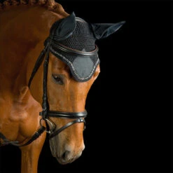 Kavalkade Crystal Fly Bonnet -Equine Worlds crystal fly bonnet black lifestyle 36103 BLACK kavalkade 32620.1621107269