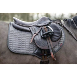 LeMieux Self-Cool Close Contact Square Pad -Equine Worlds self cooling cc polar grey lifestyle 4854 lemieux 94556.1670554260