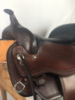 Circle Y Topeka Flex2 Trail Saddle 1651 -Equine Worlds topeka saddle front detail circle y 96140.1573161255